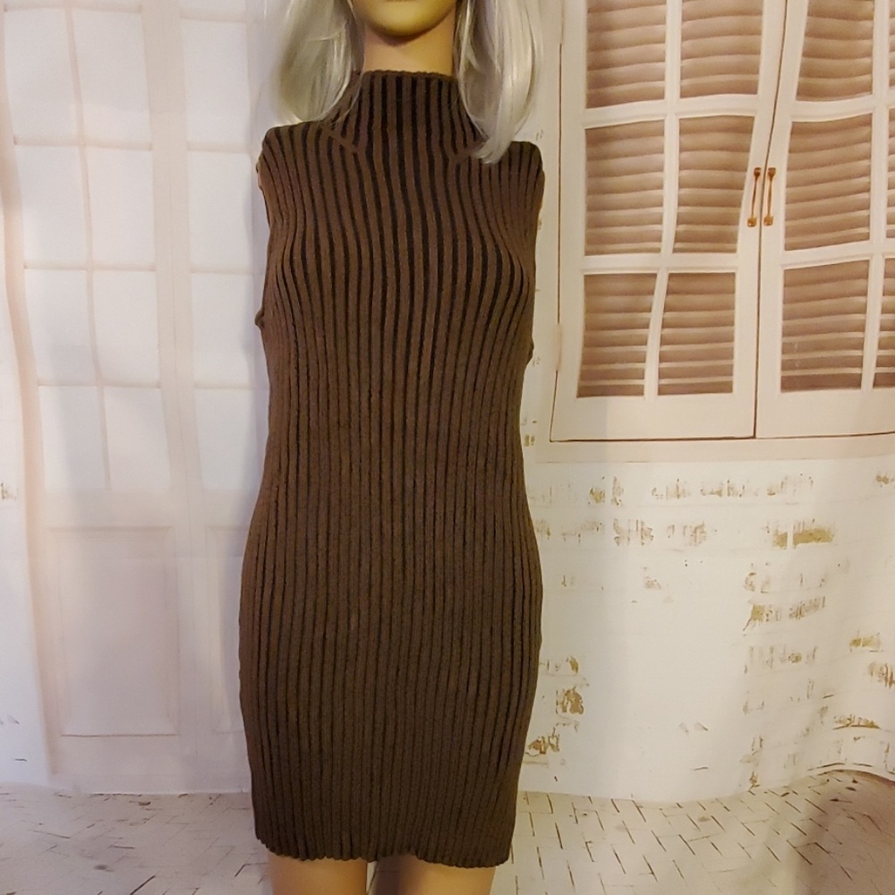 Sleeveless Rock & Republic dress.